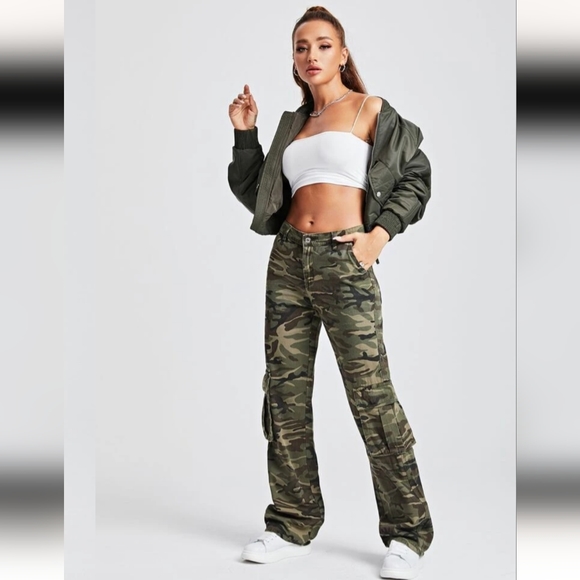 Mossimo Wide Leg Camo Cargo Pants 9 - Picture 9 of 12